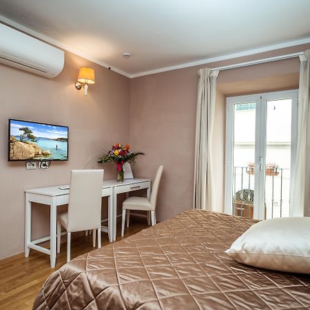 Hotel Centrale Ольбия Экстерьер фото