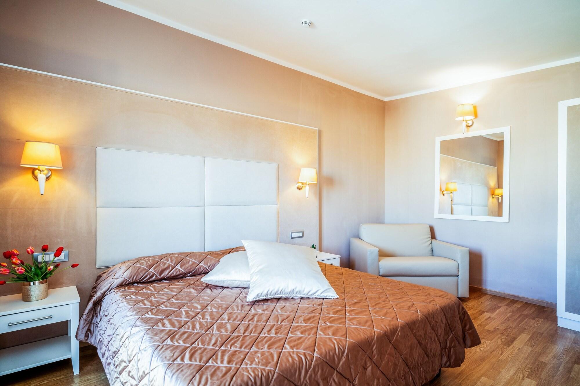 Hotel Centrale Ольбия Экстерьер фото