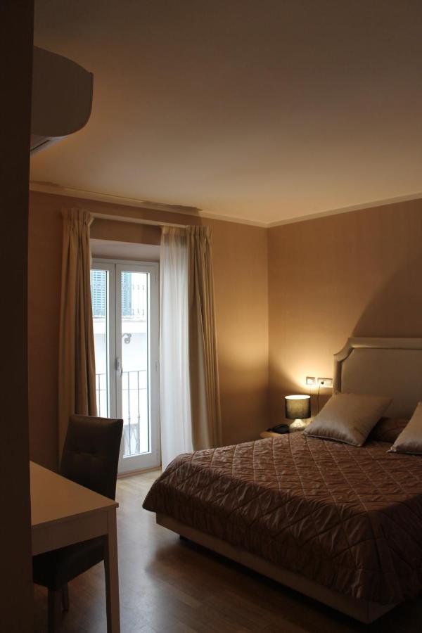 Hotel Centrale Ольбия Экстерьер фото