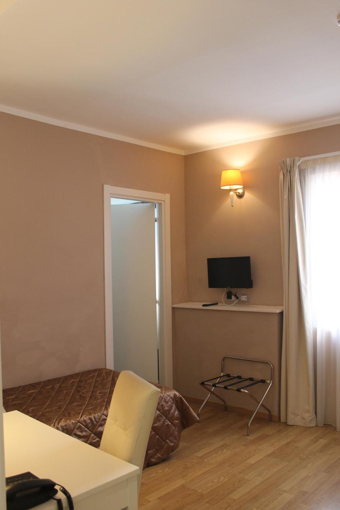 Hotel Centrale Ольбия Экстерьер фото