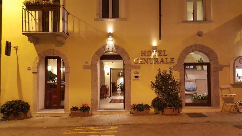 Hotel Centrale Ольбия Экстерьер фото