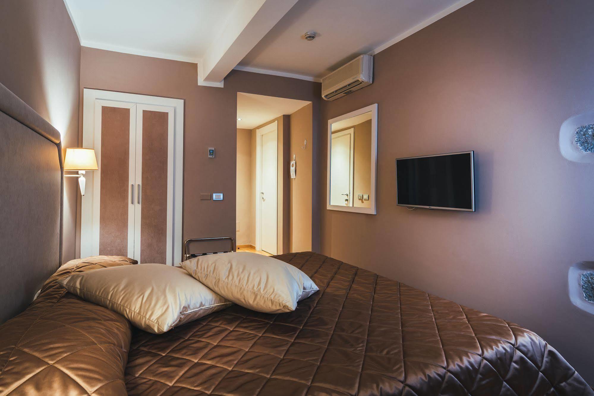 Hotel Centrale Ольбия Экстерьер фото
