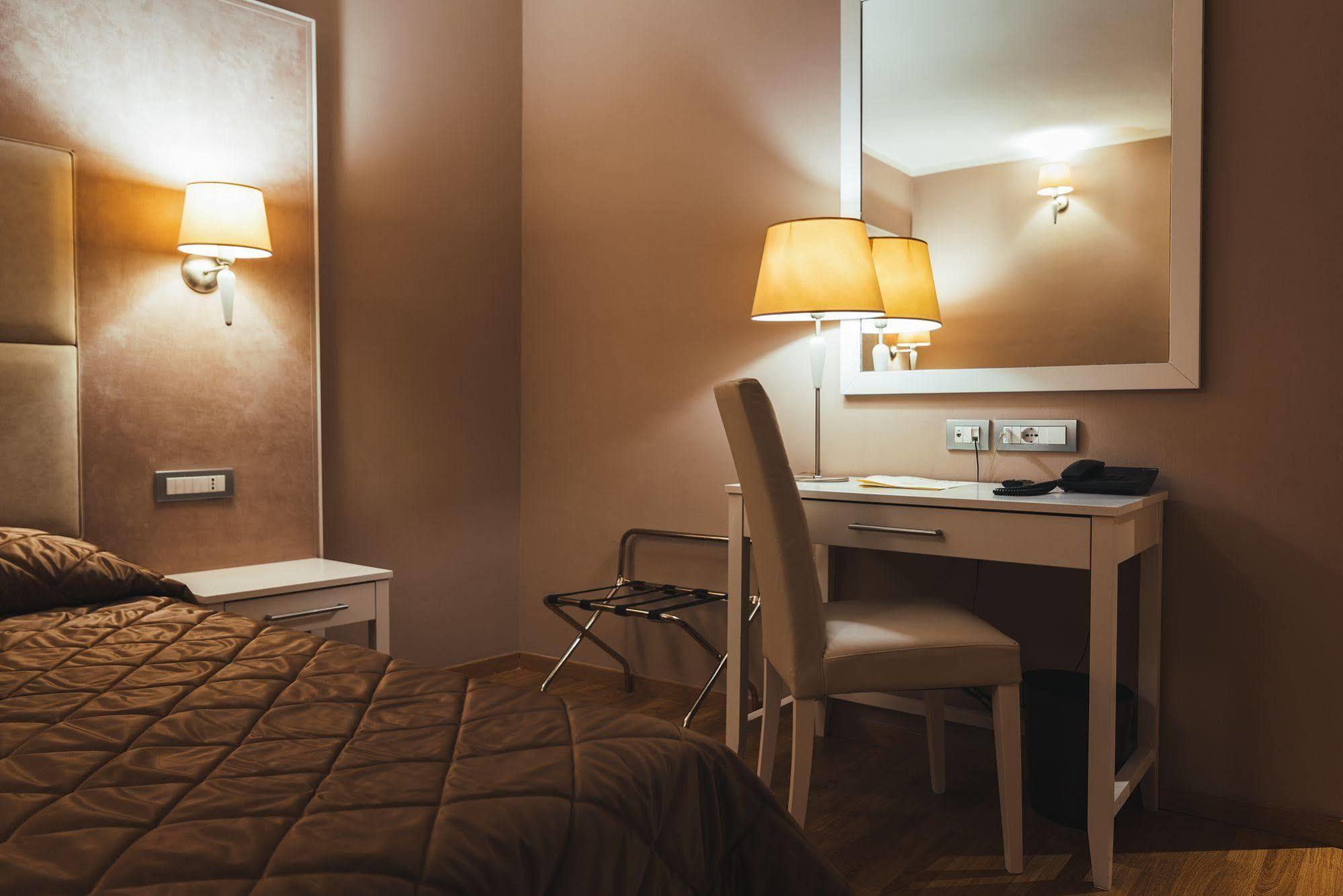 Hotel Centrale Ольбия Экстерьер фото